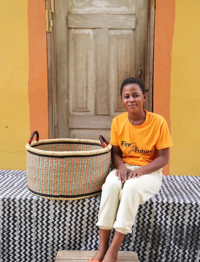 Cesta africana Half Laundry turquesa y naranja de fibra natural