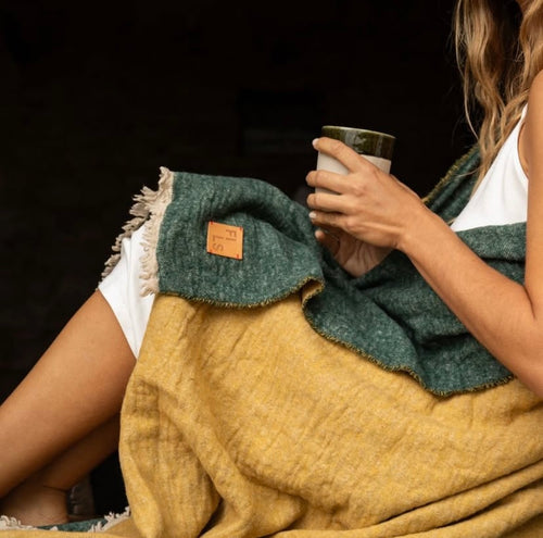 Manta verde y mostaza bicolor 130 x 170 cm