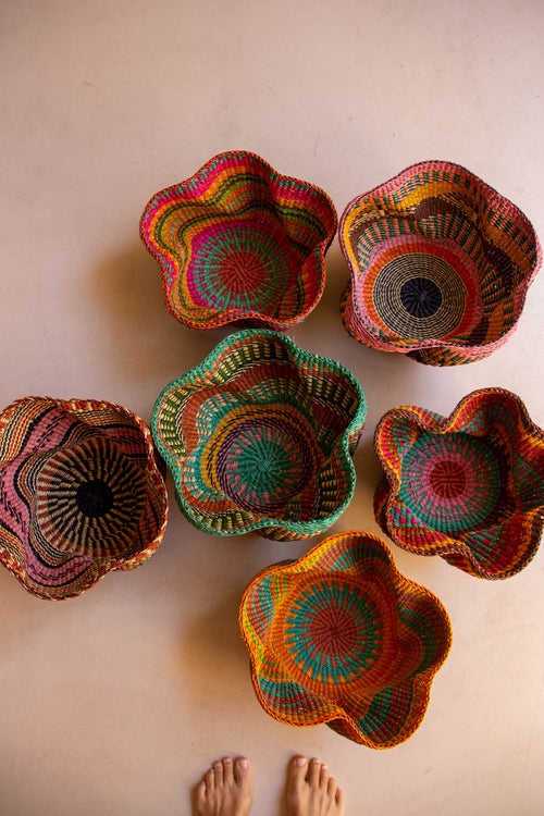 Cesta africana Tiny Pakurigo turquesa y naranja de fibra natural