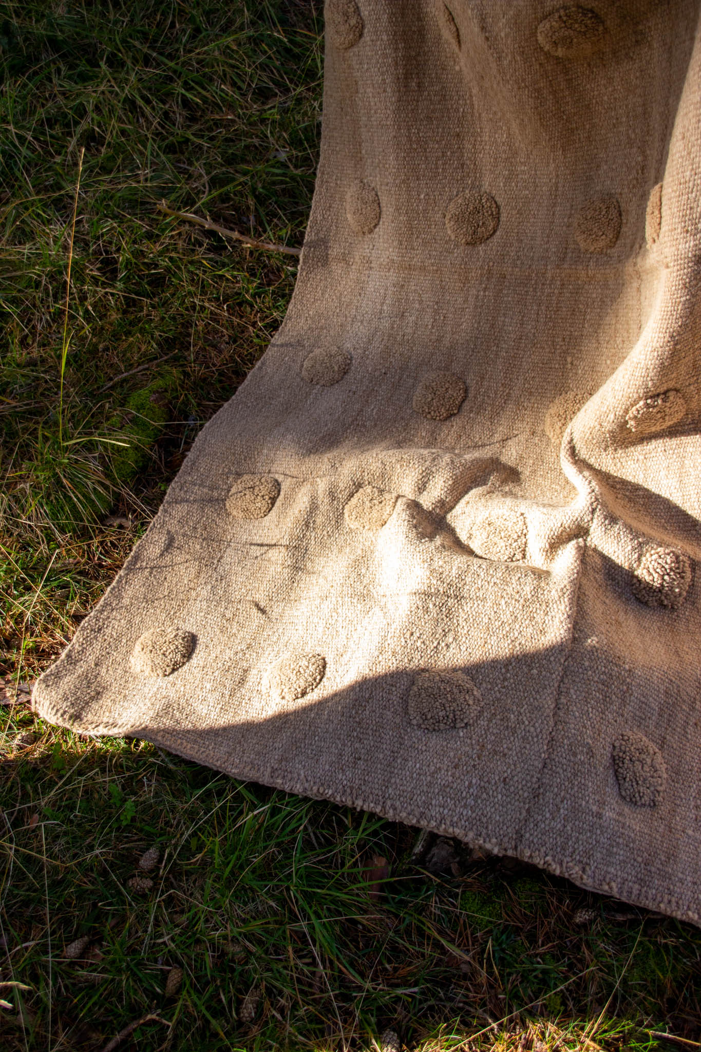 Sand Pompons XL Rug made of 100% Sheep Wool and natural dyes 