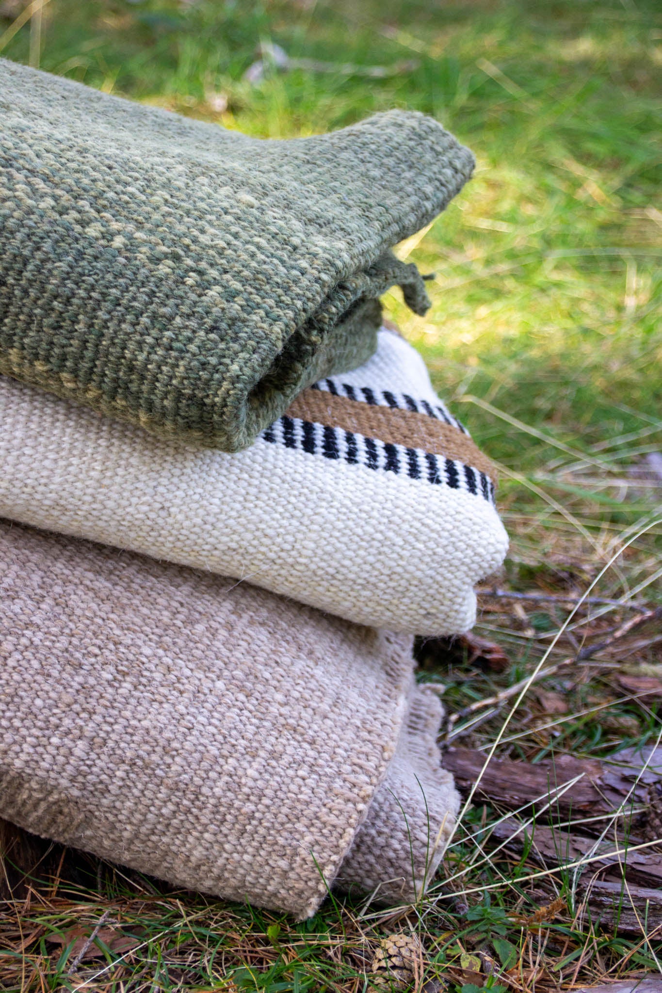 Sand Pompons XL Rug made of 100% Sheep Wool and natural dyes 