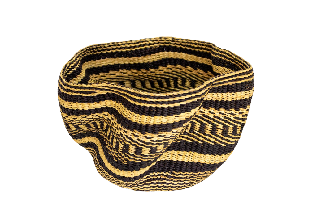 Cesta africana Tiny Pakurigo B&W de fibra natural