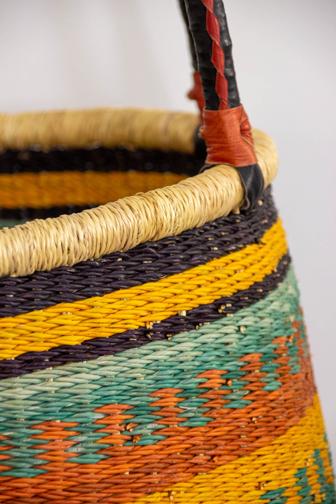 Pink Laundry basket with handles of natural fibre