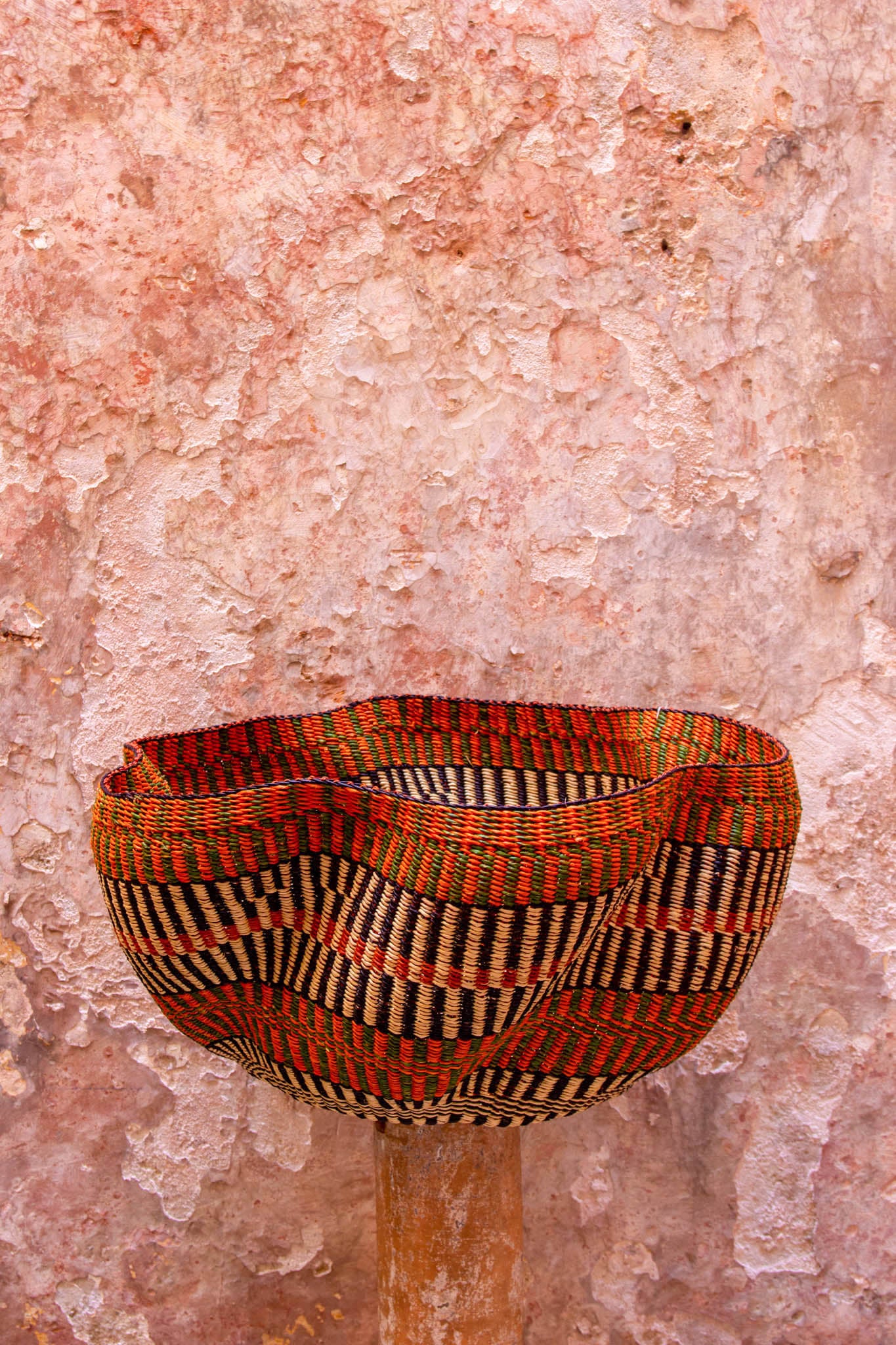 Jumbo Pakurigo Wave color verde y naranja de fibra natural