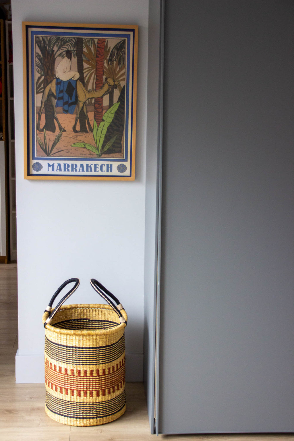 Pink Laundry basket with handles of natural fibre