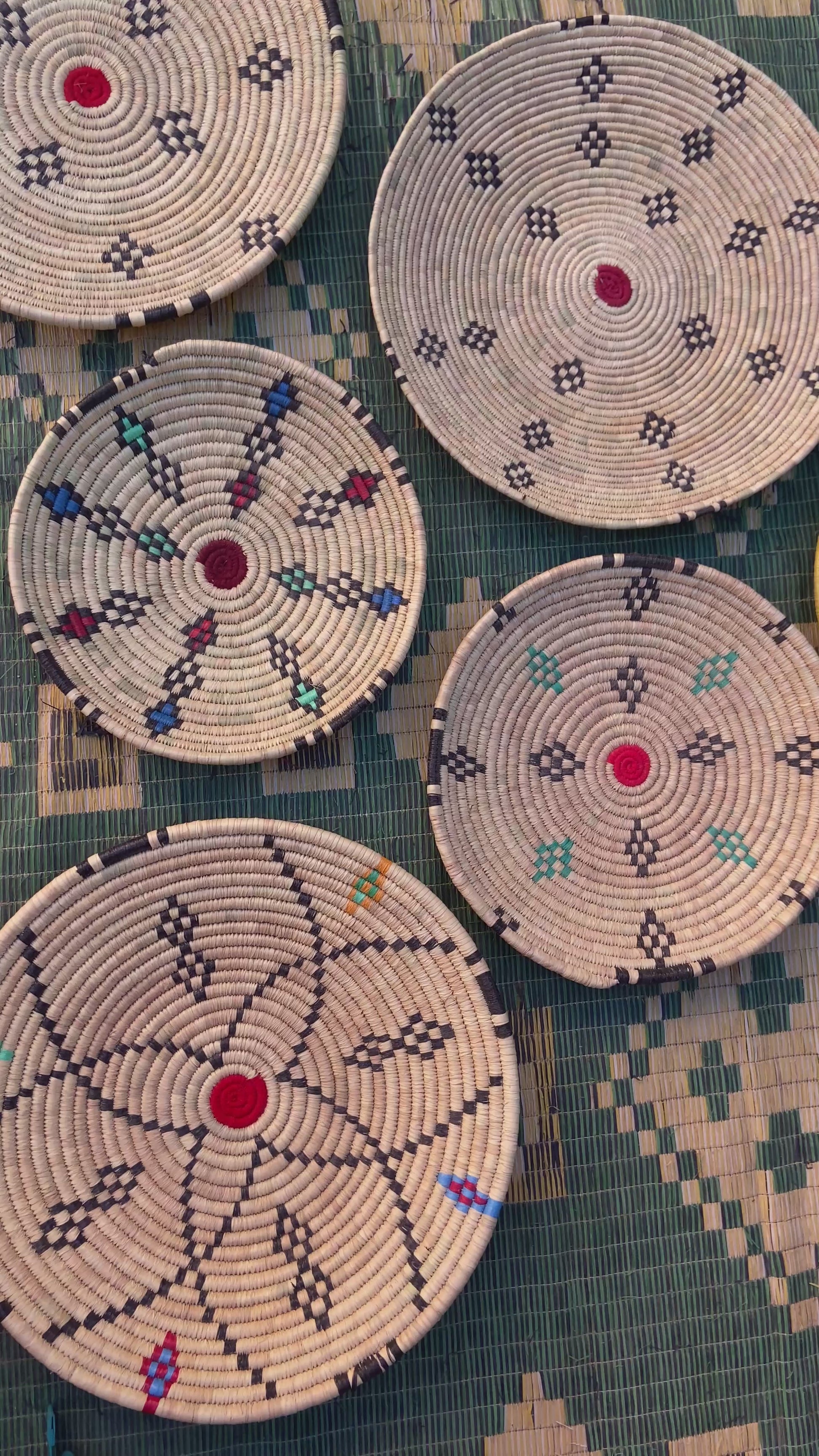 Plato decorativo S Bounou