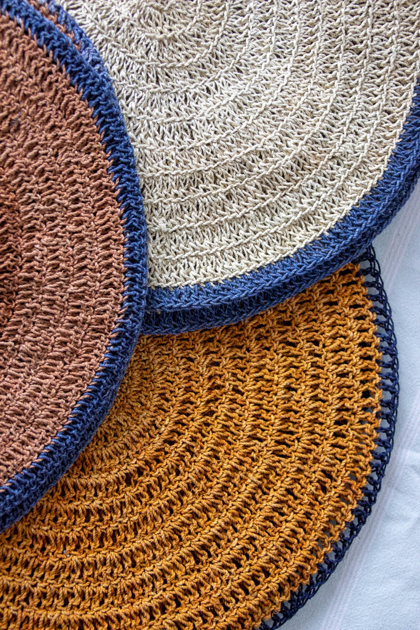 Set of 2 Individual tablecloths Wichí color fiber stone color